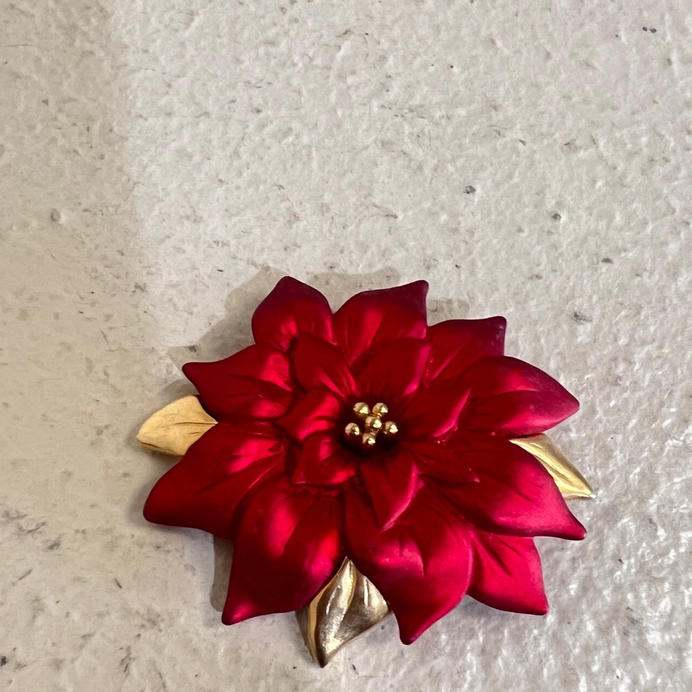 Red Poinsettia Brooch Heavy Satin Enamel Finish Holiday‎ Jewelry Costume Jewelry